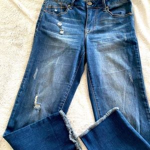 1822 Dark Distressed Denim Jeans